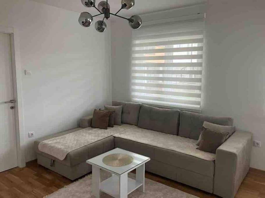 Apartman Vrbas 1 + Podzemna Garaza Banja Luka Exterior foto